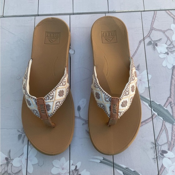 Reef Women's Brown Patterned Sandals - Picture 1 of 6